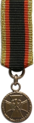 124-6 -  Bundeswehr-Ehrenmedaille, Bronze, 16 mm Miniaturschnalle