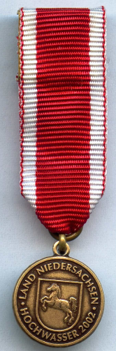 594-6 - Flut-Medaille Niedersachsen 2002 - Miniaturschnalle 16 mm