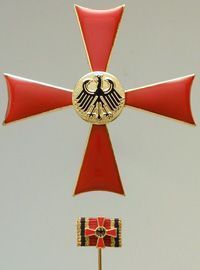 370-6 - Verdienstkreuz 1. Klasse (Herren) - 16-mm Miniuaturschnalle